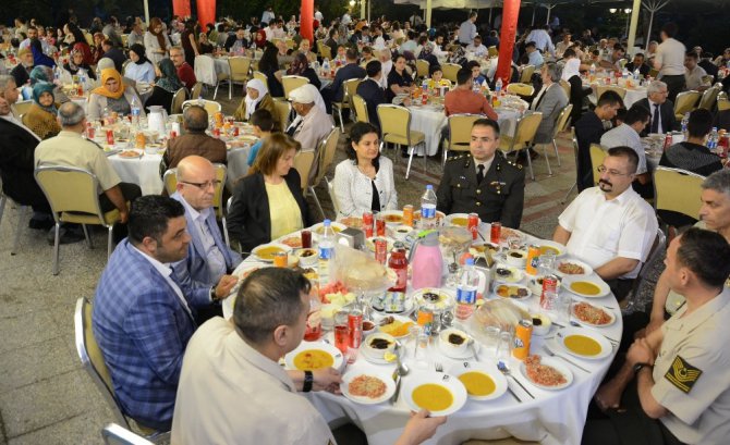 Jandarma şehit aileleri ve gazilere iftarda buluştu