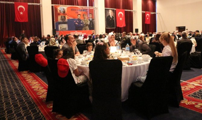 Jandarma’dan şehit yakınları ve gaziler onuruna iftar