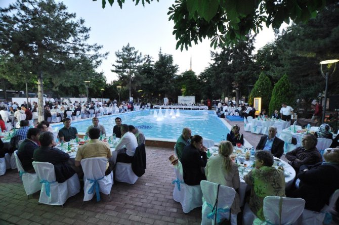 NEÜ’de geleneksel iftar programı