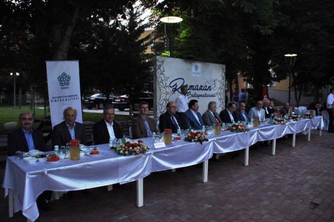 NEÜ’de geleneksel iftar programı