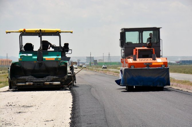 Aksaray Belediyesi organize sanayi yolunu asfaltlıyor