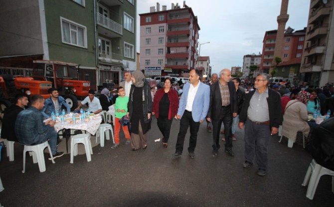 Beyşehir’de mahalle iftarlarında mehter coşkusu