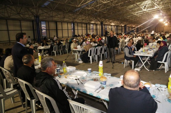 Aksaray Belediyesinin toplu iftarları sürüyor