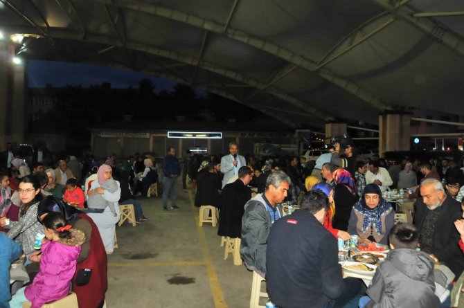 Başkan Akkaya’dan belediye personeline iftar yemeği