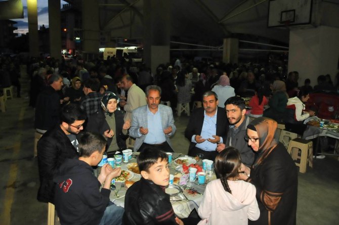 Başkan Akkaya’dan belediye personeline iftar yemeği