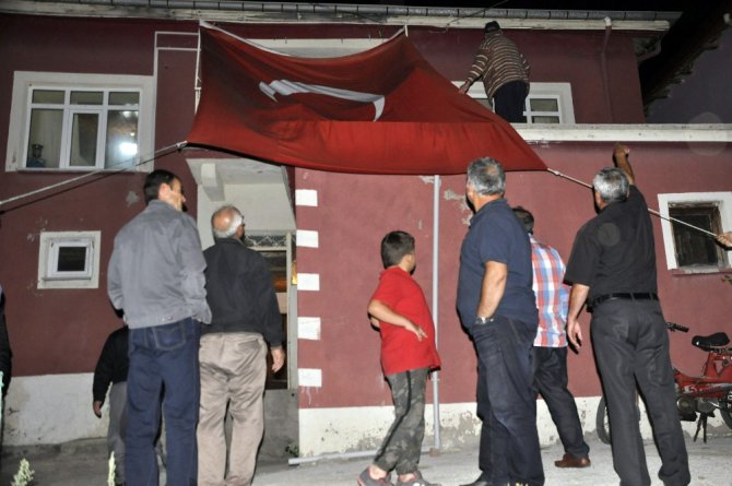 Tunceli şehidinin baba evine ateş düştü