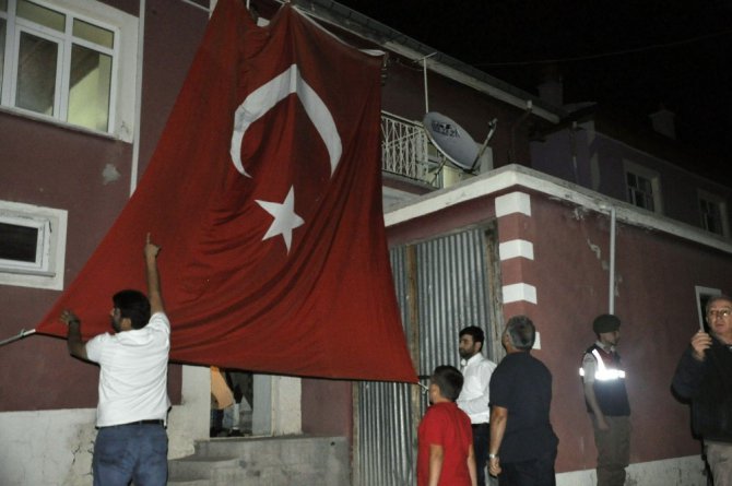 Tunceli şehidinin baba evine ateş düştü