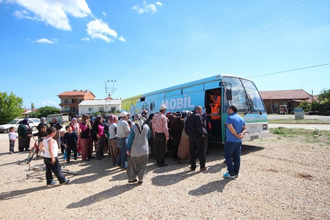 Beyşehir’de mobil giyim bankası bayram yardımı için yollarda