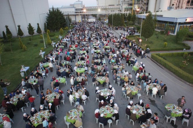 Konya Şeker ailesi 11 farklı kampüste iftarda buluştu