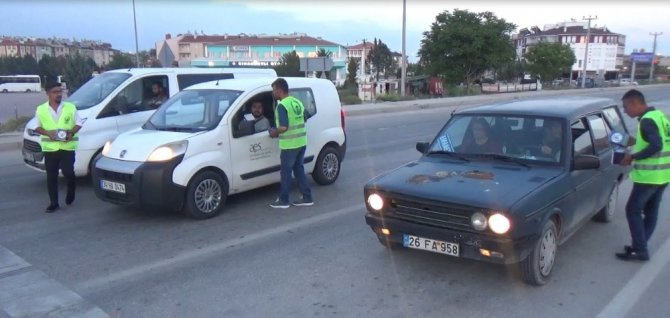 Ramazan boyunca Cihanbeyli’den geçen yolculara iftariyelik dağıtıldı