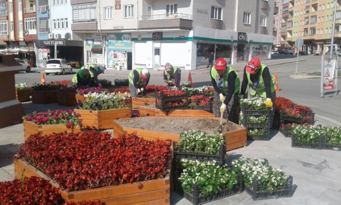 Seydişehir’de saat kulesinin etrafına peyzaj çalışması