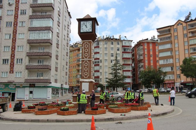 Seydişehir’de saat kulesinin etrafına peyzaj çalışması