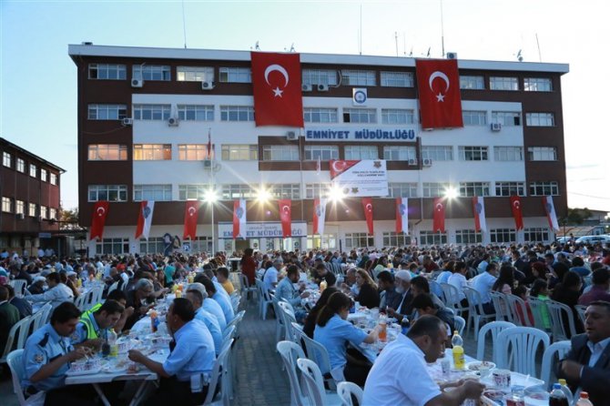 Emniyet mensupları iftarda buluştu