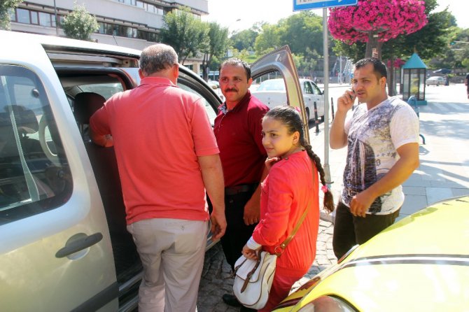 (Özer haber) Bu sefer de Suriyeli aile küçük kızını otobüste unuttu