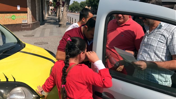 (Özer haber) Bu sefer de Suriyeli aile küçük kızını otobüste unuttu