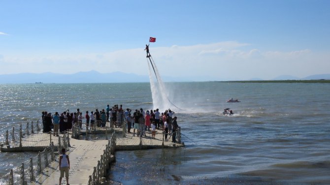 Balıkçılar tekneleriyle yarıştı