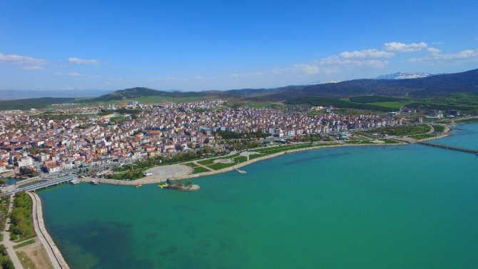 Beyşehir’in en büyük parkına yürüyüş yolu