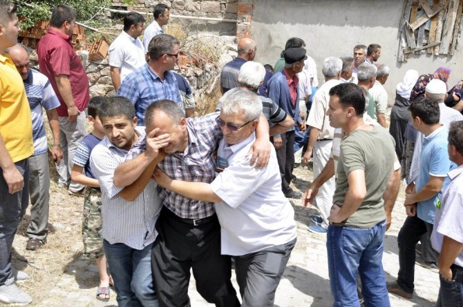 Cinnet kurbanı hemşire gözyaşları içinde toprağa verildi