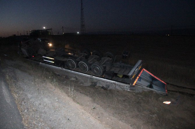 İnşaat malzemeleri taşıyan TIR takla attı: 1 ölü, 1 yaralı