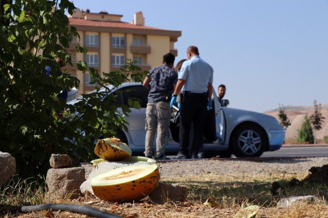 Muhtar birlikte yaşadığı kadını bıçaklayarak öldürdü