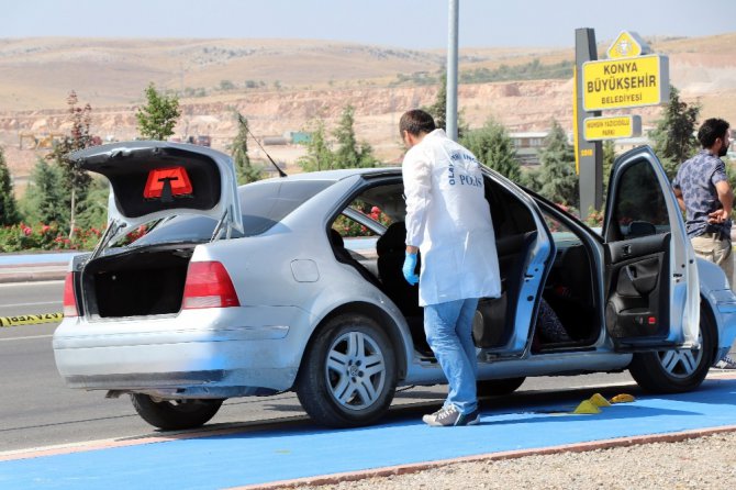 Muhtar birlikte yaşadığı kadını bıçaklayarak öldürdü