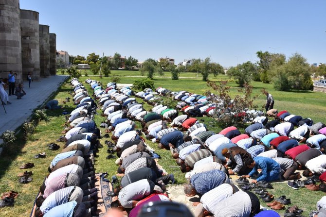 Sultanhanı ilçe olmayı kutluyor