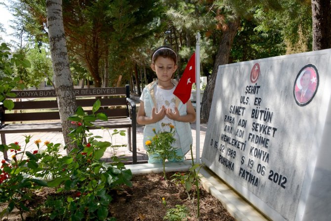 Konya’da mezarlıklarda ve şehitliklerde ziyaretçi yoğunluğu