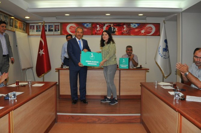 Akşehir Belediyesi başarılı öğrencileri ödüllendirdi