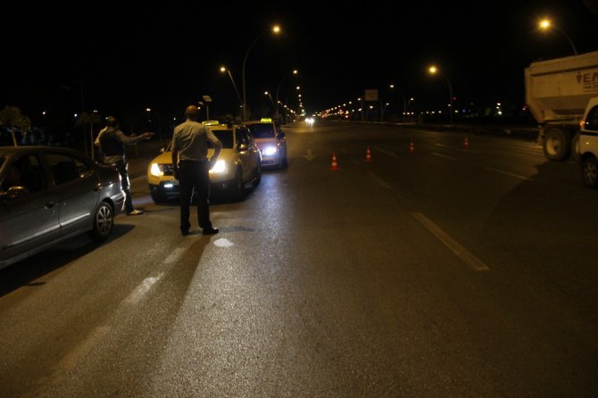 Ankara’da cinayet işledikten sonra kaçan şüpheliler, Konya polisinin barikatına yakalandılar