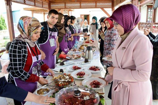 Konya’da bayat ekmekten yemek yarışması yapıldı