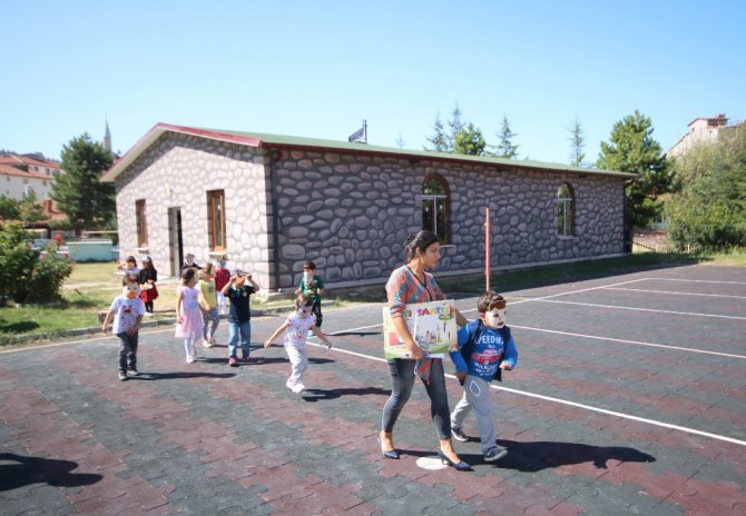 Beyşehir Belediyesi’nden minik öğrencilere ‘masal evi’