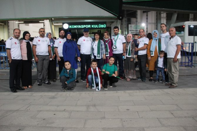 Zonguldaklı madenciler Atiker Konyaspor maçını izledi