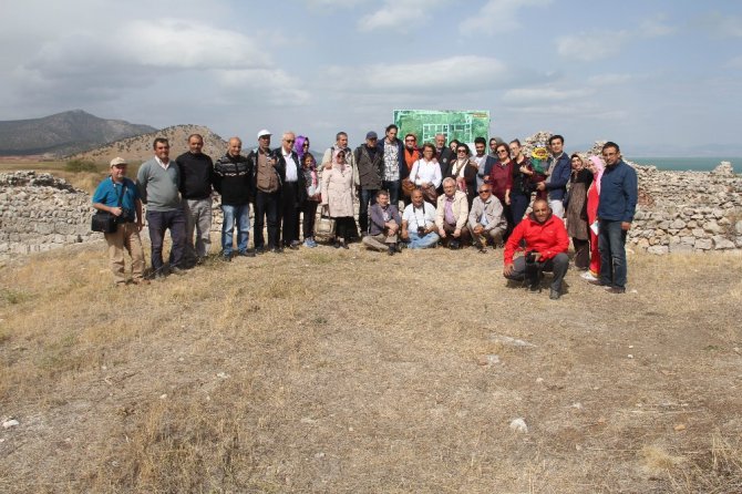 Konya’nın fikir, sanat ve kültür adamları Beyşehir’i gezdi