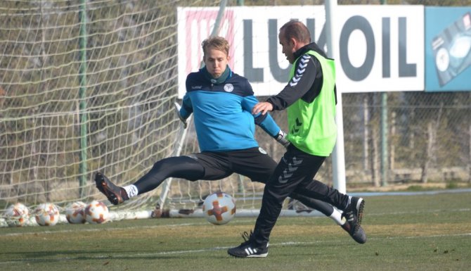 Atiker Konyaspor’da, Vitoria Guimares maçı hazırlıkları başladı