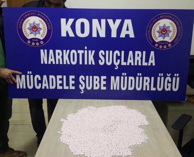 Konya’da apartmana yapılan baskında 5 bin ecstasy hap ele geçirildi