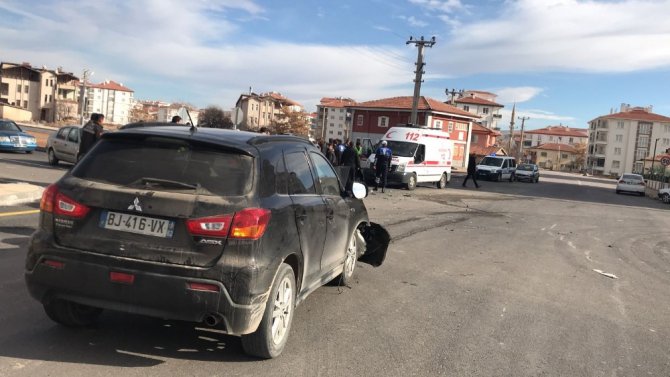 Aksaray’da otomobiller çarpıştı: 3 yaralı