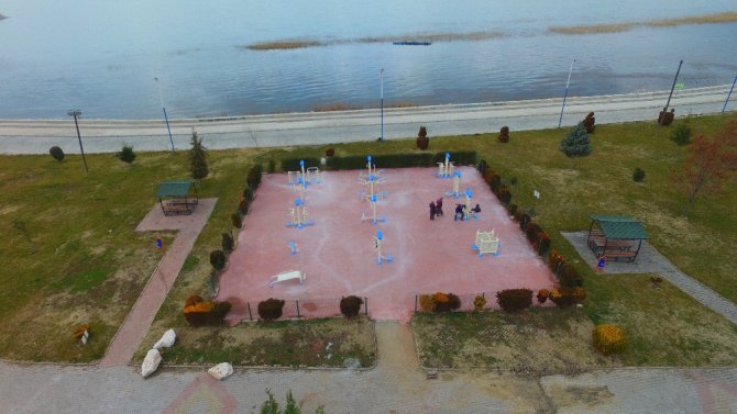 Beyşehir Gölü kıyısında yenilenen fitness park hizmette