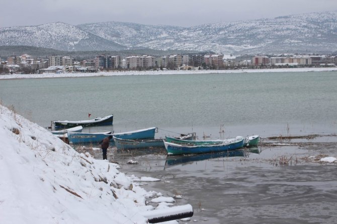 Beyşehir Gölü’nde avlanmaya kar molası