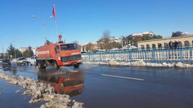 Beyşehir’de buzlanmaya karşı solüsyonlu önlem