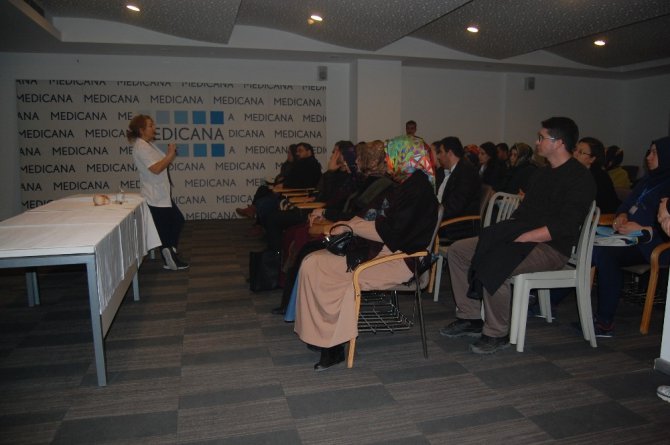 Konya’da bebek emzirme semineri