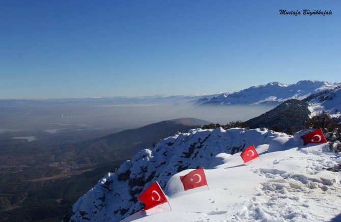 Beyşehirli doğaseverler Sarıkamış şehitleri için tırmandı