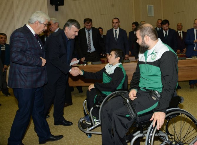 Büyükşehir’den Tekerlekli Sandalye Basketbol Takımı’na destek