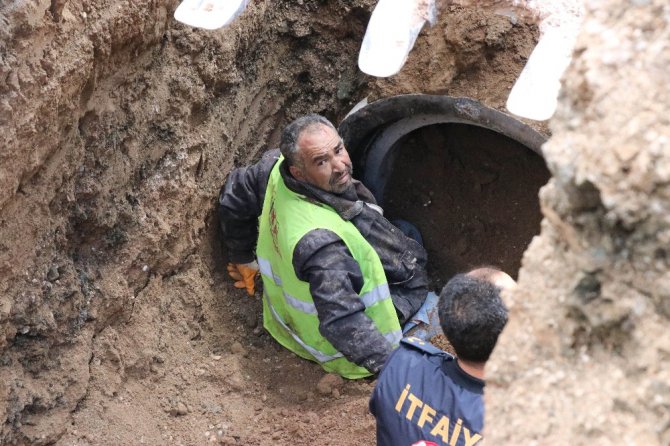 Göçükte kalan işçi itfaiye ekiplerince kurtarıldı