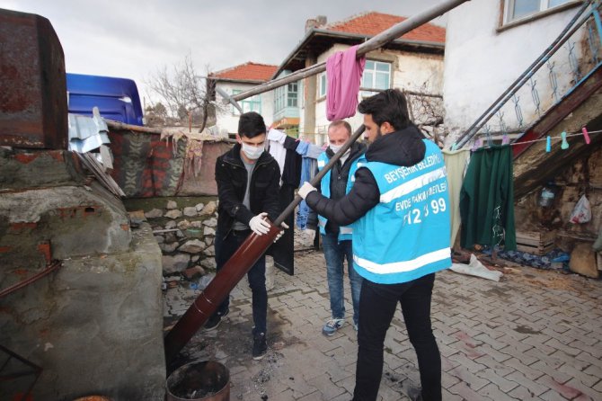 Üniversite öğrencilerinden gönüllü evde bakım hizmeti