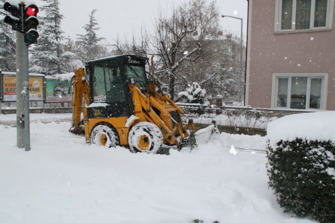 Akşehir Belediyesinden kar temizliği çalışmaları