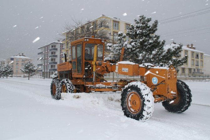 Akşehir Belediyesinden kar temizliği çalışmaları