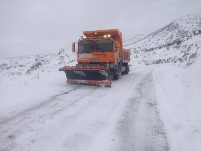 Konya’da ekipler 31 ilçede 24 saat kar mesaisinde