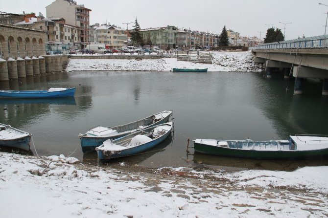 Beyşehir Gölü’nde avlanmaya kar molası