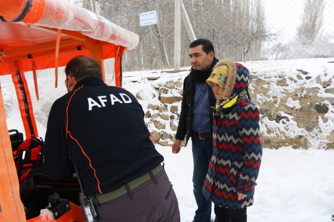 Köyde mahsur kalan hastalara AFAD yetişti