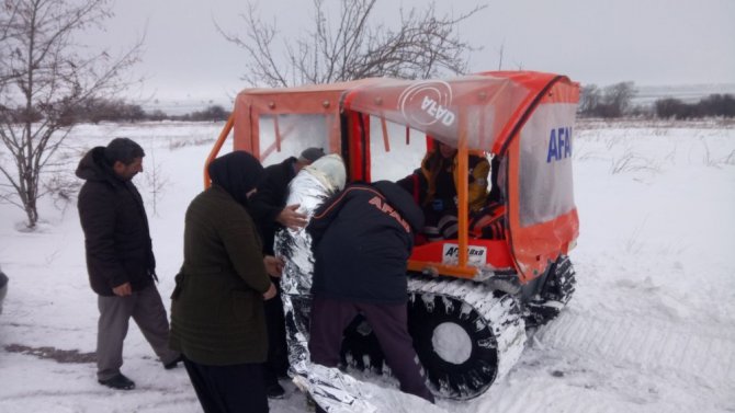 Köyde mahsur kalan hastalara AFAD yetişti